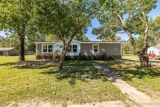 622 S Maple Street, Nowata, OK 74048