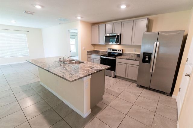 6747 SE 3RD LOOP, Ocala, FL 34472