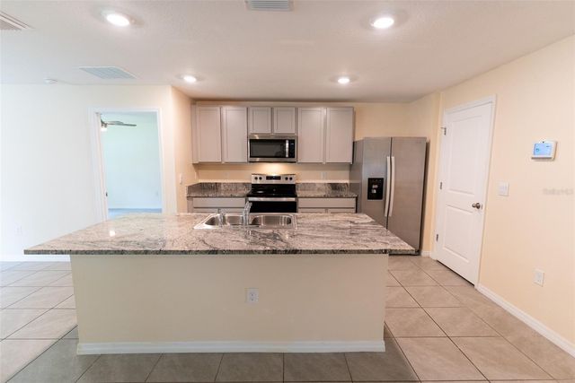 6747 SE 3RD LOOP, Ocala, FL 34472