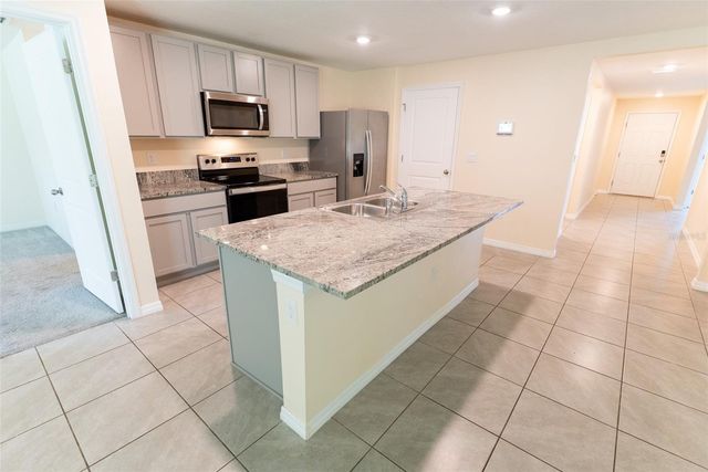 6747 SE 3RD LOOP, Ocala, FL 34472