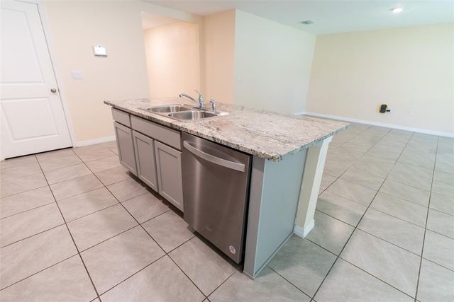 6747 SE 3RD LOOP, Ocala, FL 34472