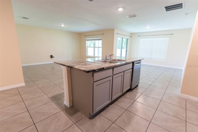 6747 SE 3RD LOOP, Ocala, FL 34472