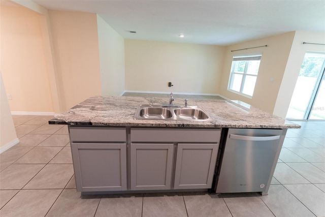 6747 SE 3RD LOOP, Ocala, FL 34472