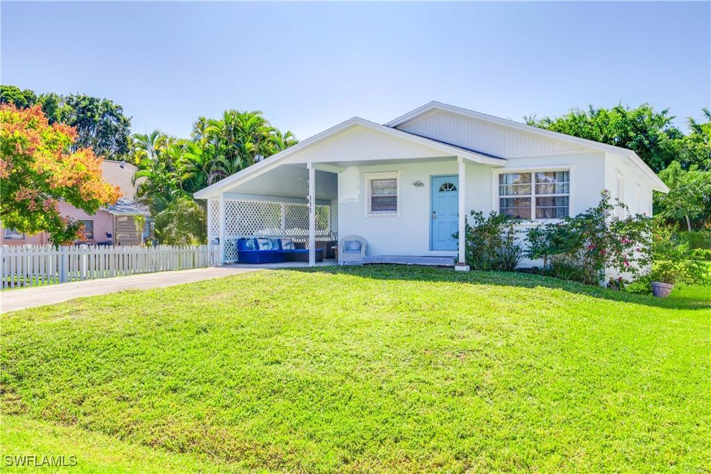 111 7th ST, Naples, FL 34113