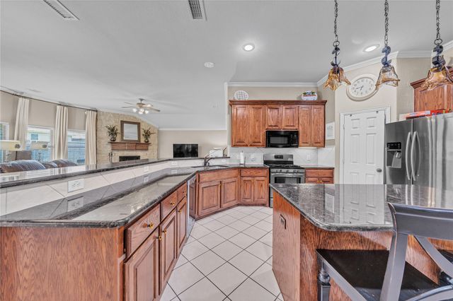 404 Bryn Mawr Lane, Van Alstyne, TX 75495