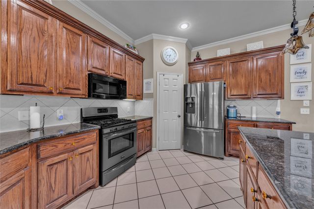404 Bryn Mawr Lane, Van Alstyne, TX 75495