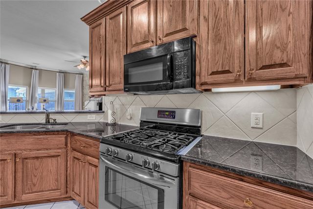 404 Bryn Mawr Lane, Van Alstyne, TX 75495