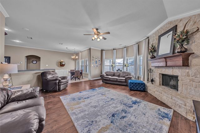 404 Bryn Mawr Lane, Van Alstyne, TX 75495