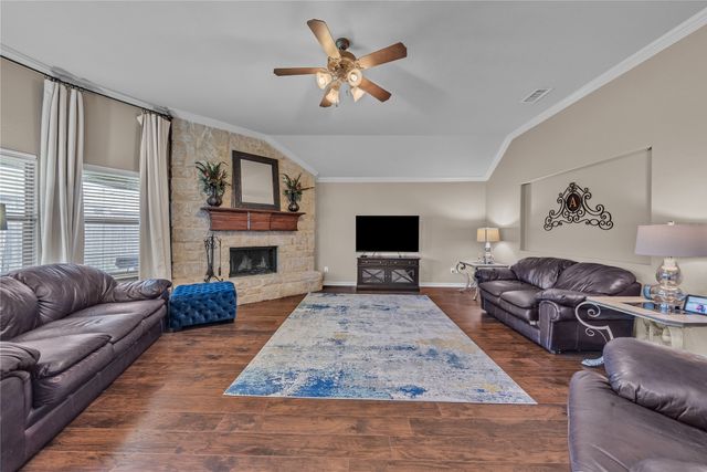 404 Bryn Mawr Lane, Van Alstyne, TX 75495