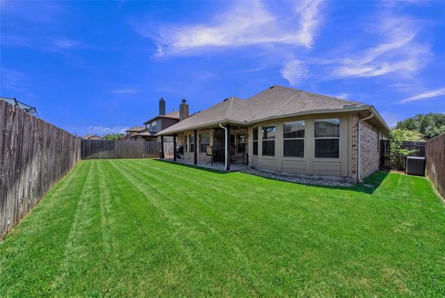 404 Bryn Mawr Lane, Van Alstyne, TX 75495