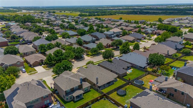 404 Bryn Mawr Lane, Van Alstyne, TX 75495