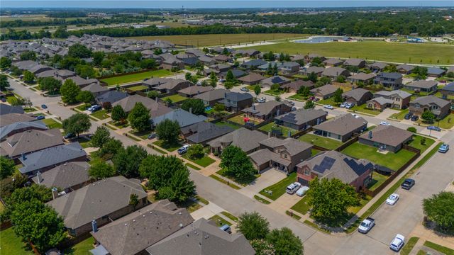 404 Bryn Mawr Lane, Van Alstyne, TX 75495