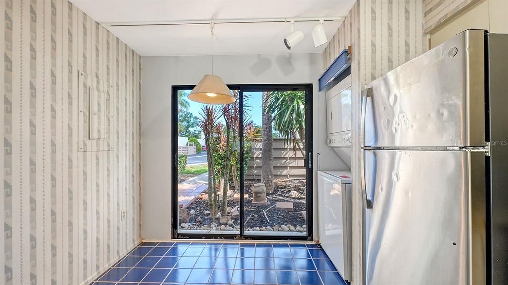 Image 14 of property listing at 664 WOODLAWN DRIVE, Bradenton, FL 34210