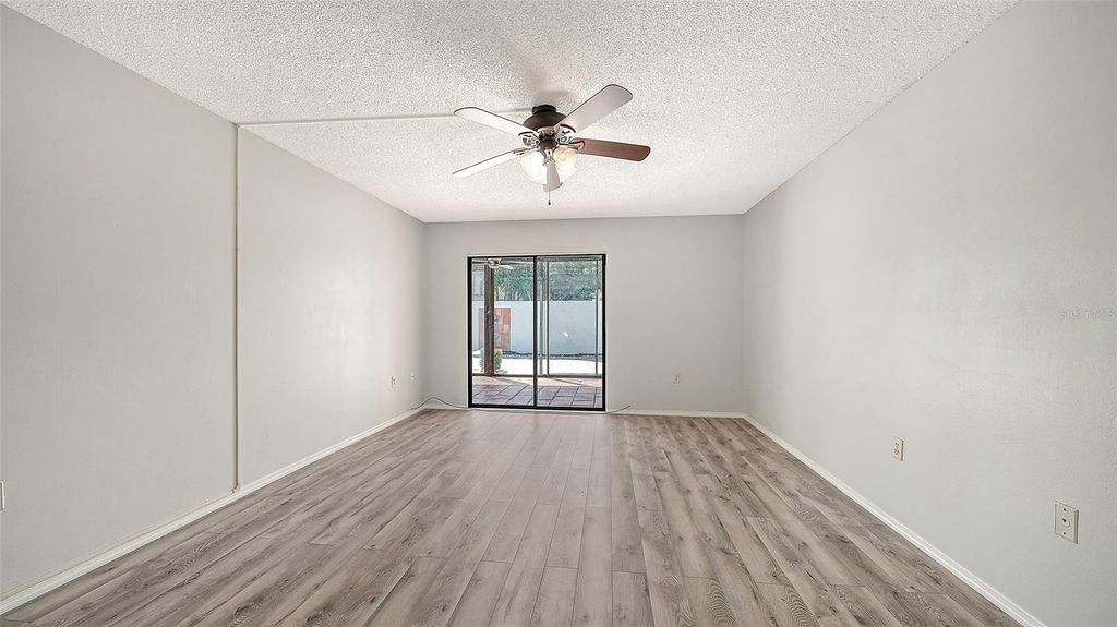 Image 17 of property listing at 664 WOODLAWN DRIVE, Bradenton, FL 34210