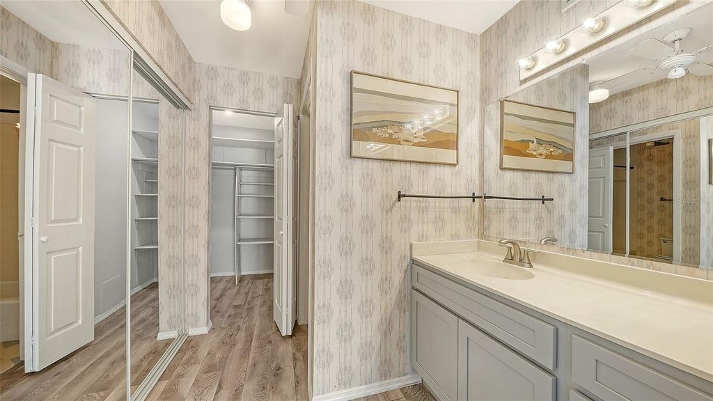 Image 19 of property listing at 664 WOODLAWN DRIVE, Bradenton, FL 34210