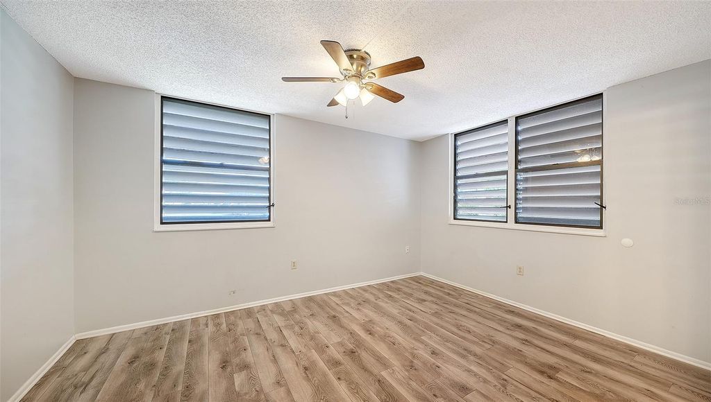 Image 22 of property listing at 664 WOODLAWN DRIVE, Bradenton, FL 34210