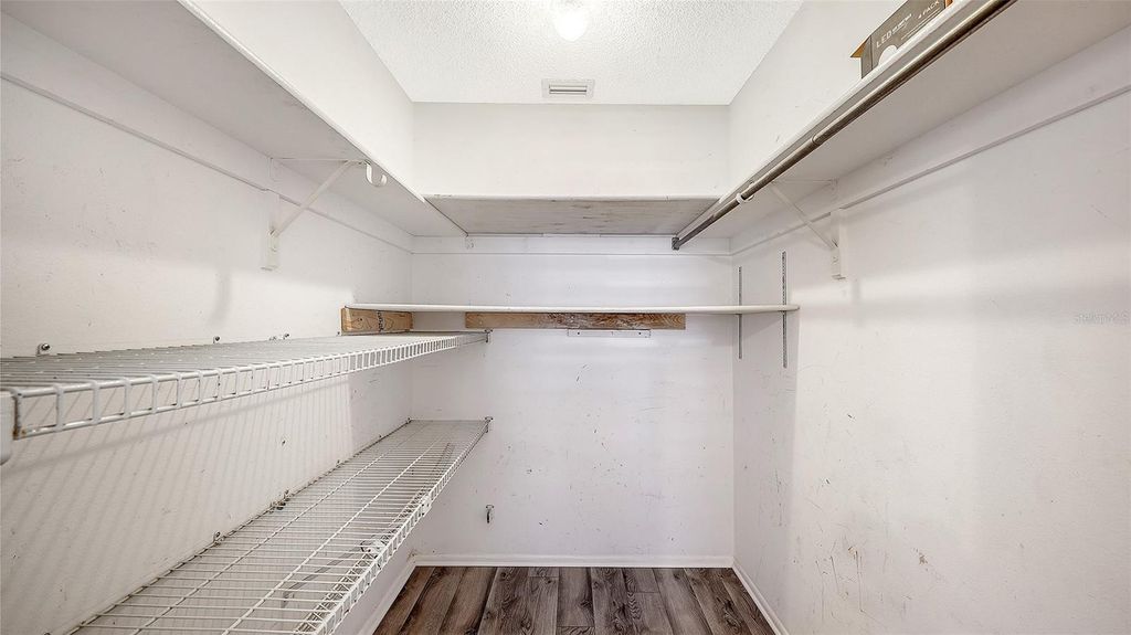 Image 25 of property listing at 664 WOODLAWN DRIVE, Bradenton, FL 34210