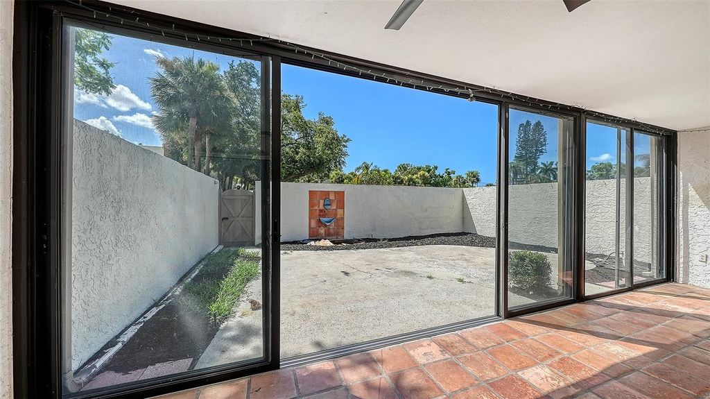 Image 30 of property listing at 664 WOODLAWN DRIVE, Bradenton, FL 34210