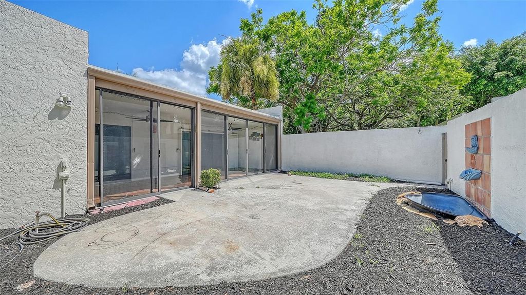 Image 32 of property listing at 664 WOODLAWN DRIVE, Bradenton, FL 34210