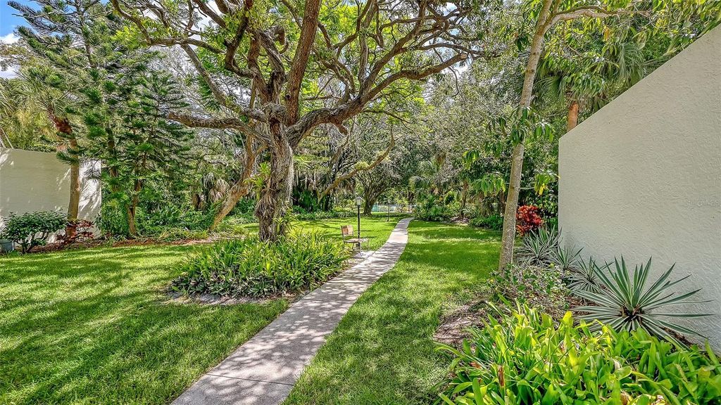 Image 35 of property listing at 664 WOODLAWN DRIVE, Bradenton, FL 34210