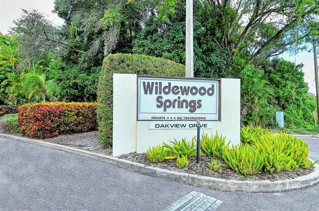Image 36 of property listing at 664 WOODLAWN DRIVE, Bradenton, FL 34210