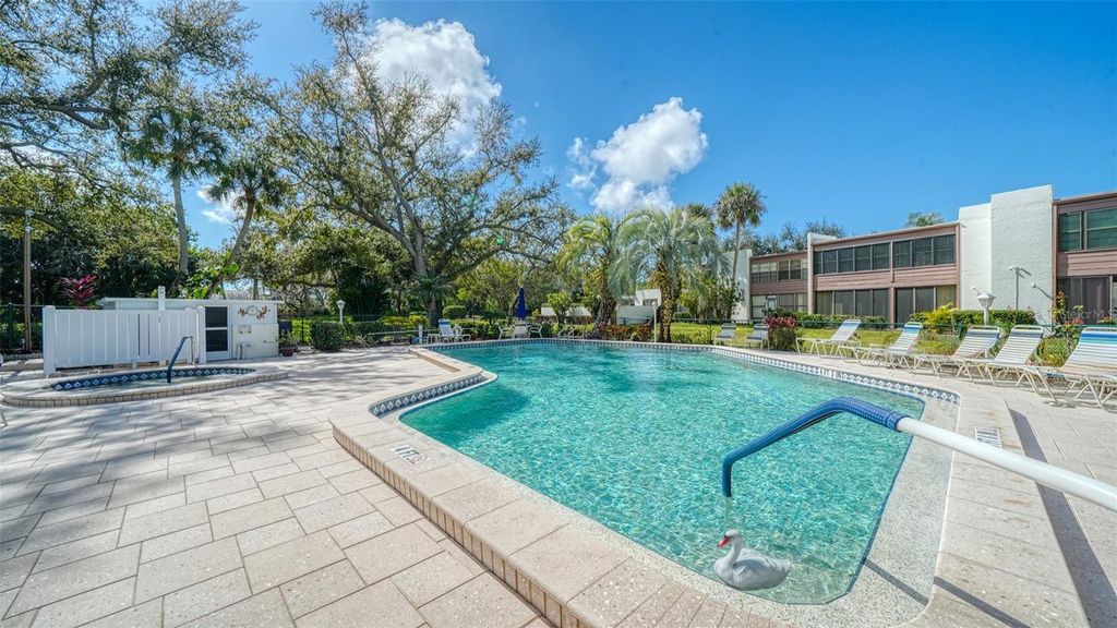 Image 38 of property listing at 664 WOODLAWN DRIVE, Bradenton, FL 34210