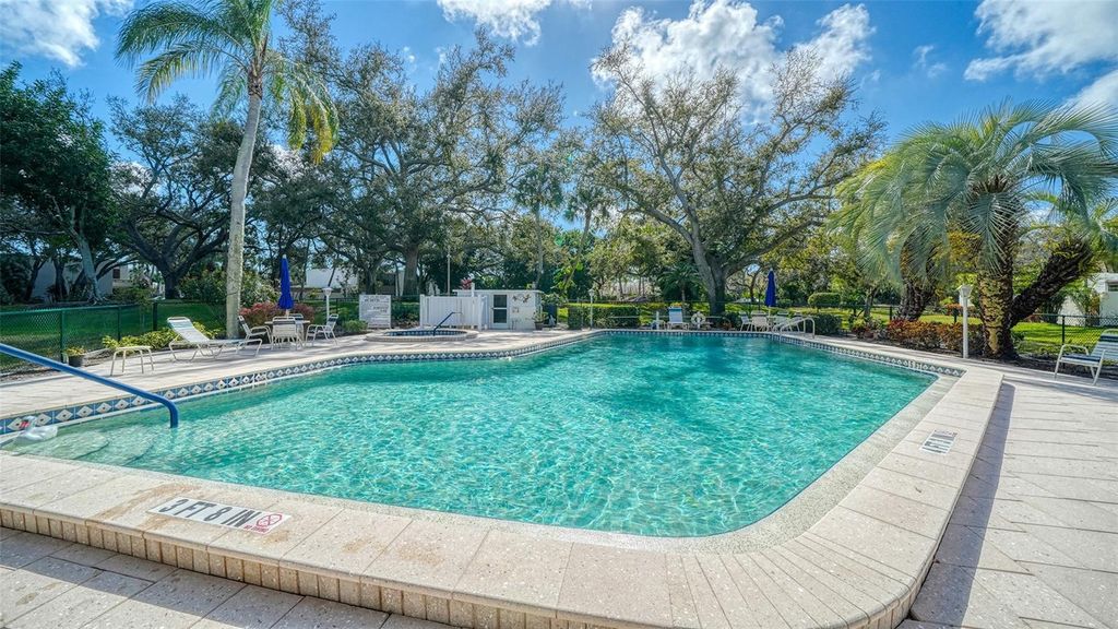 Image 39 of property listing at 664 WOODLAWN DRIVE, Bradenton, FL 34210