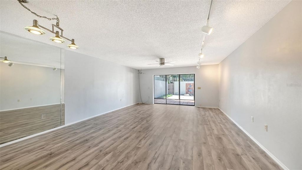 Image 6 of property listing at 664 WOODLAWN DRIVE, Bradenton, FL 34210
