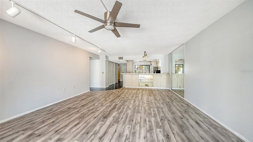 Image 9 of property listing at 664 WOODLAWN DRIVE, Bradenton, FL 34210