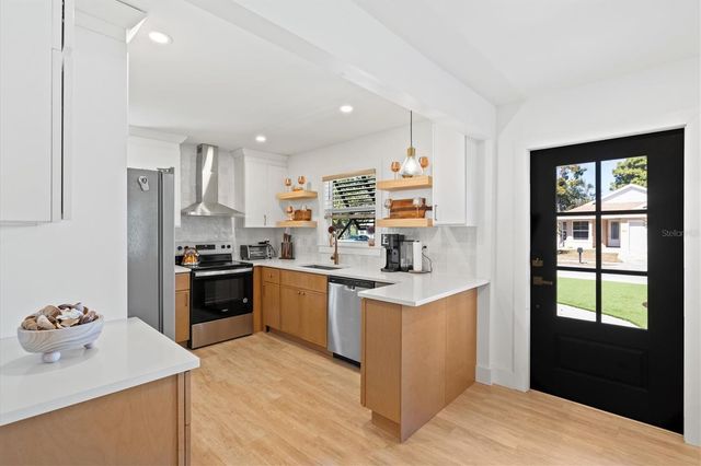 2226 ARLINGTON STREET, Sarasota, FL 34239