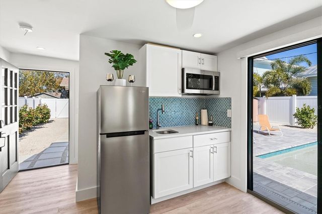 2226 ARLINGTON STREET, Sarasota, FL 34239