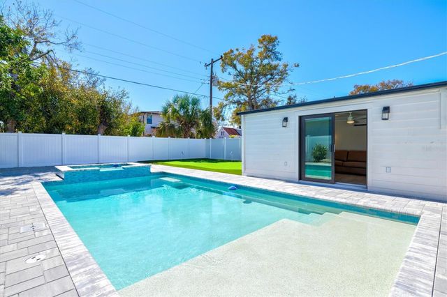 2226 ARLINGTON STREET, Sarasota, FL 34239