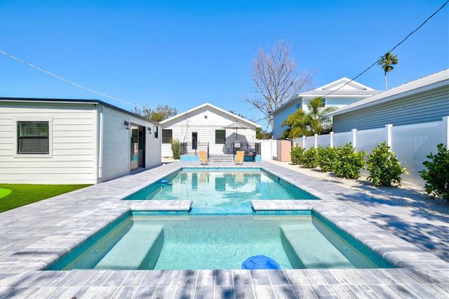 2226 ARLINGTON STREET, Sarasota, FL 34239