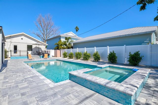 2226 ARLINGTON STREET, Sarasota, FL 34239