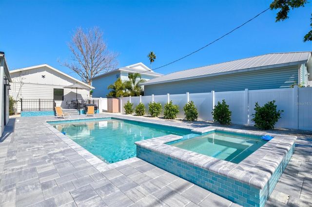 2226 ARLINGTON STREET, Sarasota, FL 34239