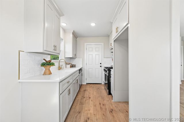 10884 E 33rd Court, Tulsa, OK 74146