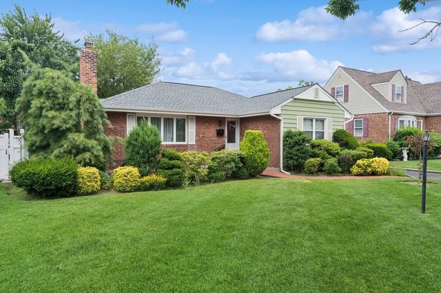 1122 Scott Drive, Valley Stream, NY 11580