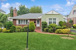 1122 Scott Drive, Valley Stream, NY 11580