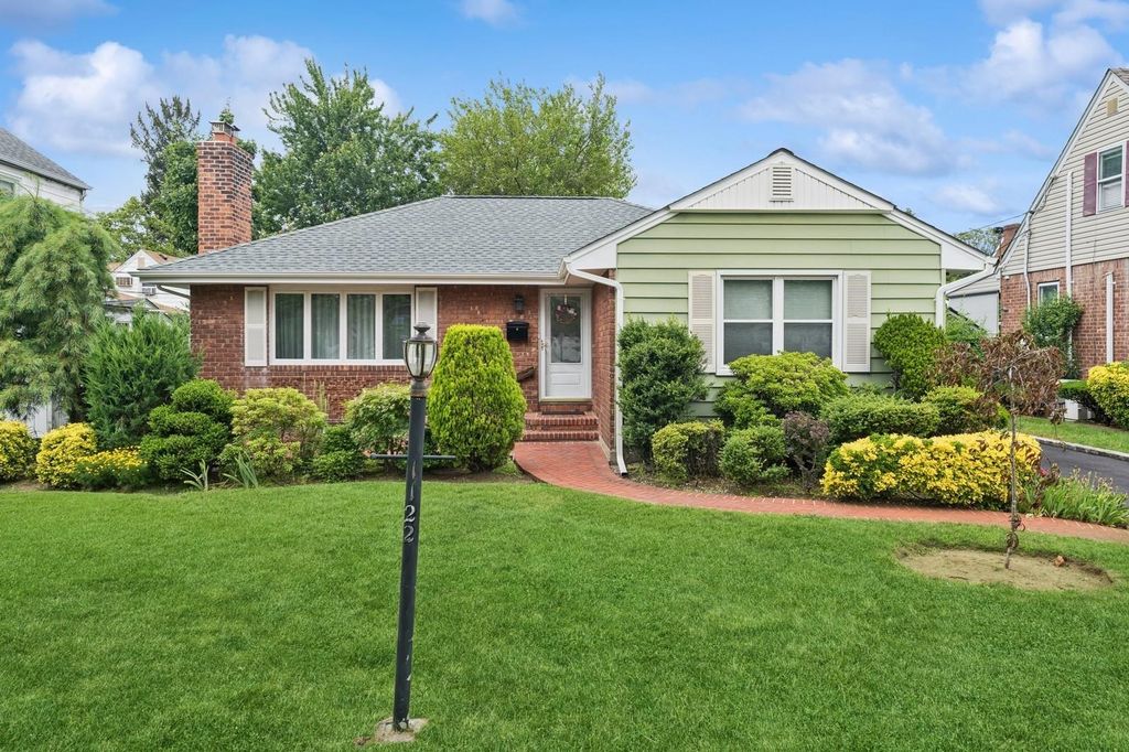 1122 Scott Drive, Valley Stream, NY 11580
