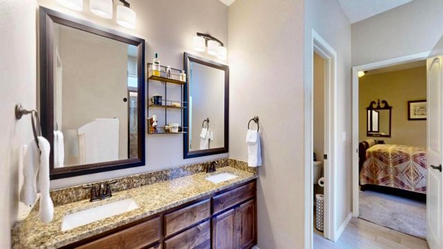 2260 Firewheel Avenue SW, Los Lunas, NM 87031