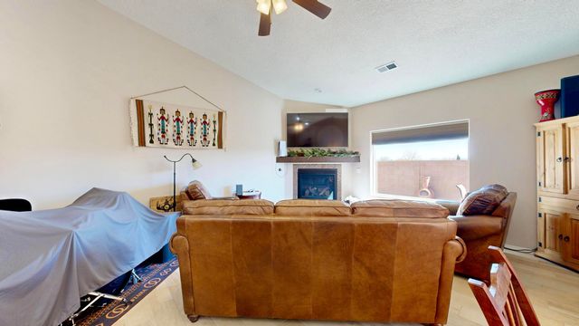 2260 Firewheel Avenue SW, Los Lunas, NM 87031