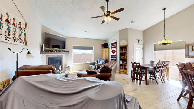 2260 Firewheel Avenue SW, Los Lunas, NM 87031