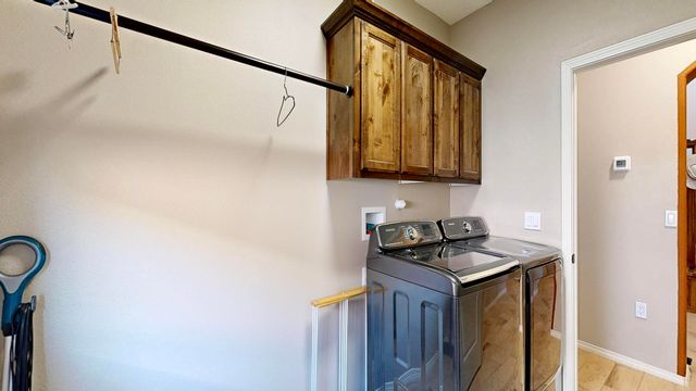 2260 Firewheel Avenue SW, Los Lunas, NM 87031