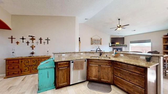 2260 Firewheel Avenue SW, Los Lunas, NM 87031