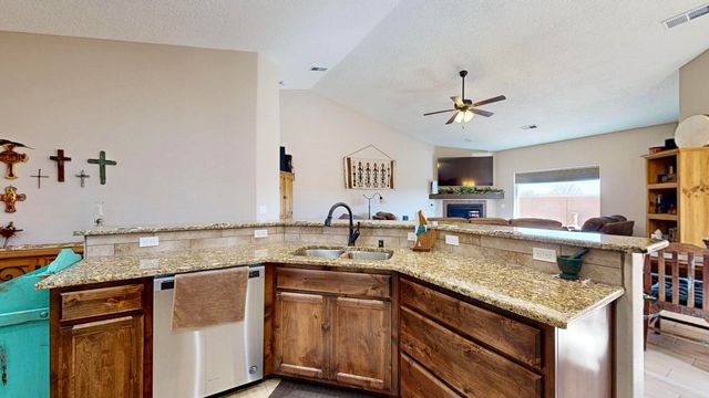 2260 Firewheel Avenue SW, Los Lunas, NM 87031