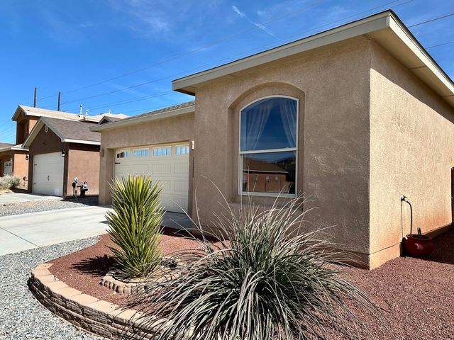 2260 Firewheel Avenue SW, Los Lunas, NM 87031