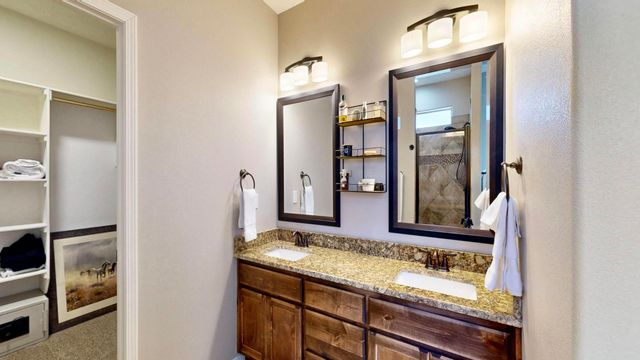 2260 Firewheel Avenue SW, Los Lunas, NM 87031