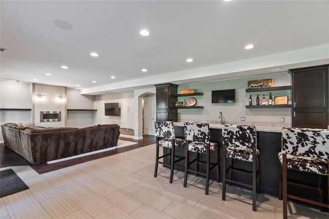 16849 Aurora Court, Clive, IA 50325