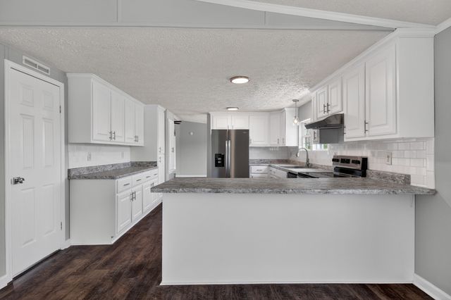 560 Old Huntsville Rd, Fayetteville, TN 37334