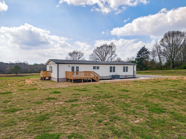 560 Old Huntsville Rd, Fayetteville, TN 37334